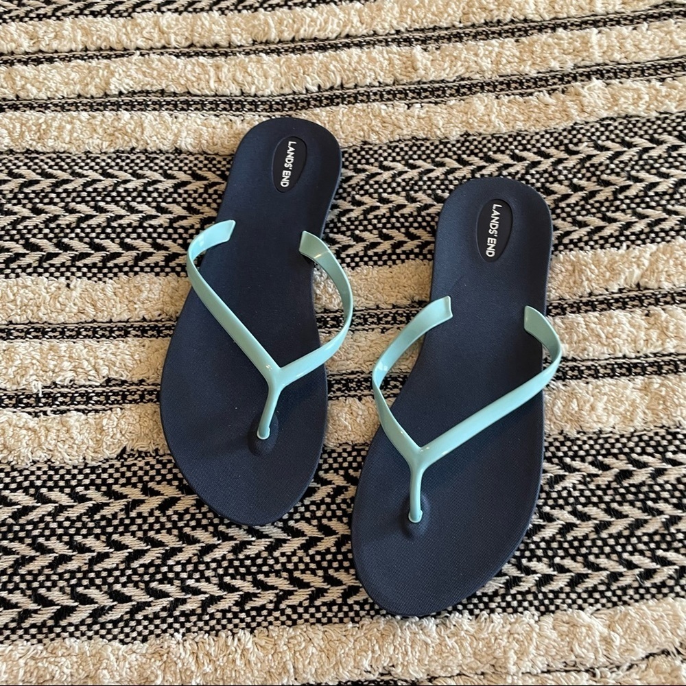 NWOT lands end womens flip flop sandal navy / signal blue sz.9